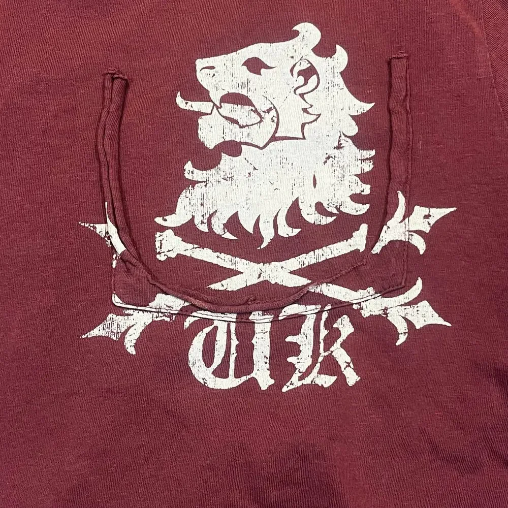 Guess London Lion Crest Graphic T Shirt Burgundy Men Large Short Sleeve Y2K - Picture 5 of 7